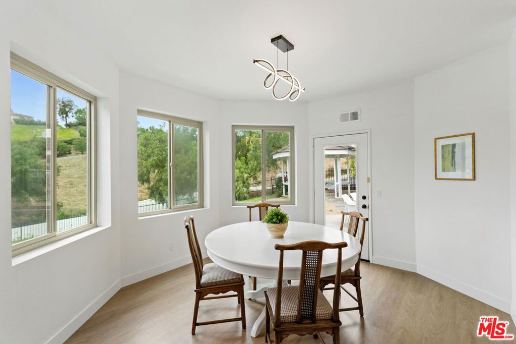 24228 Dry Canyon Cold Creek Road Property Photo 12