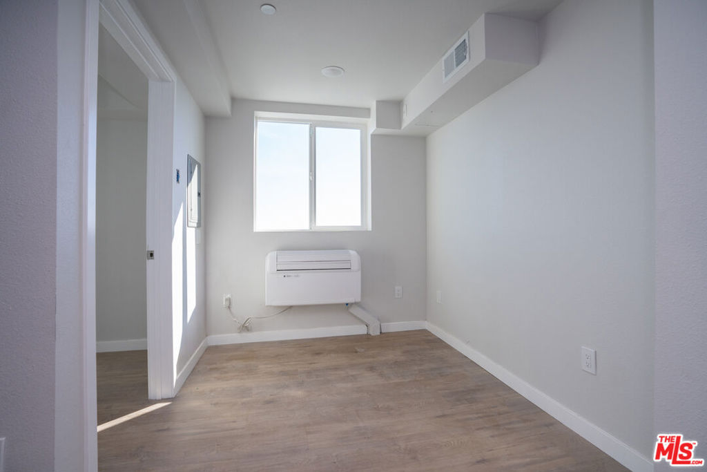 4186 S Western Avenue Property Photo 12