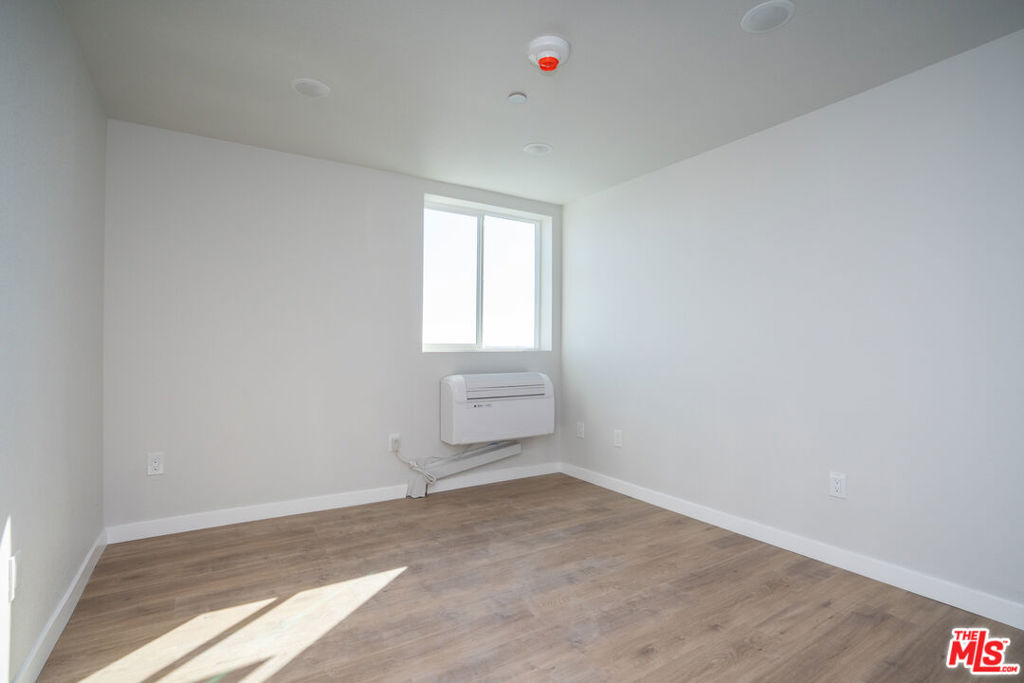 4186 S Western Avenue Property Photo 14