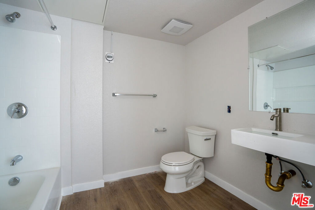 4186 S Western Avenue Property Photo 15
