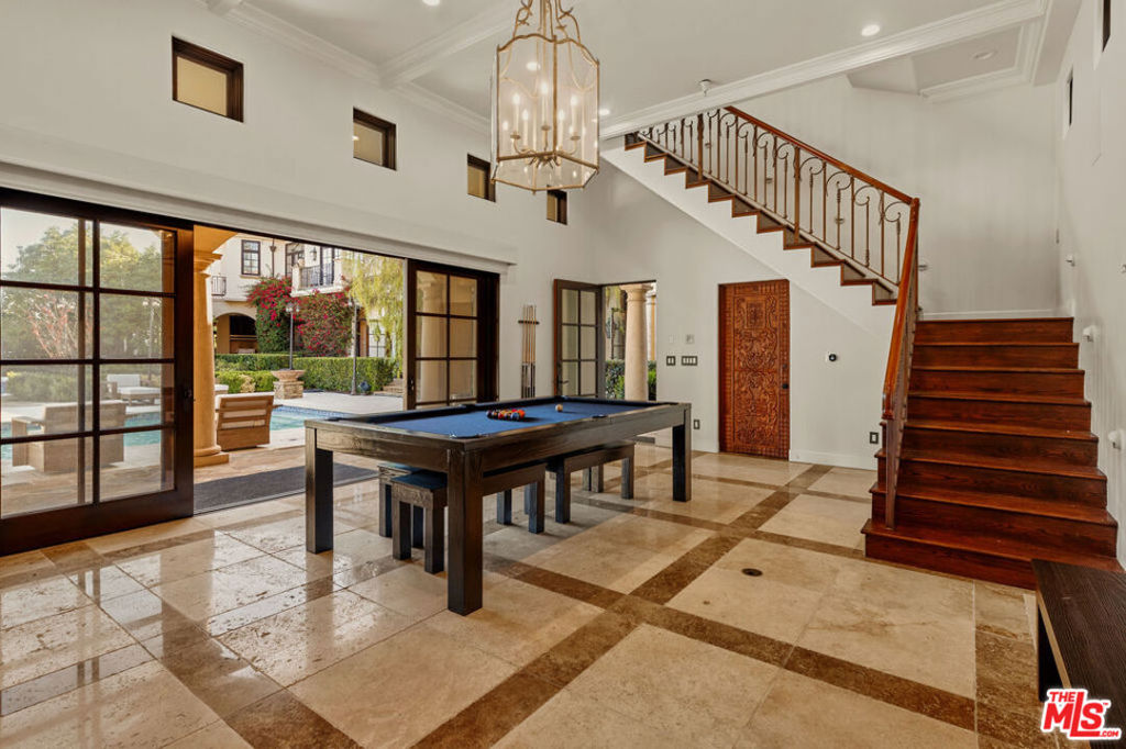 2374 Earls Court Property Photo 13