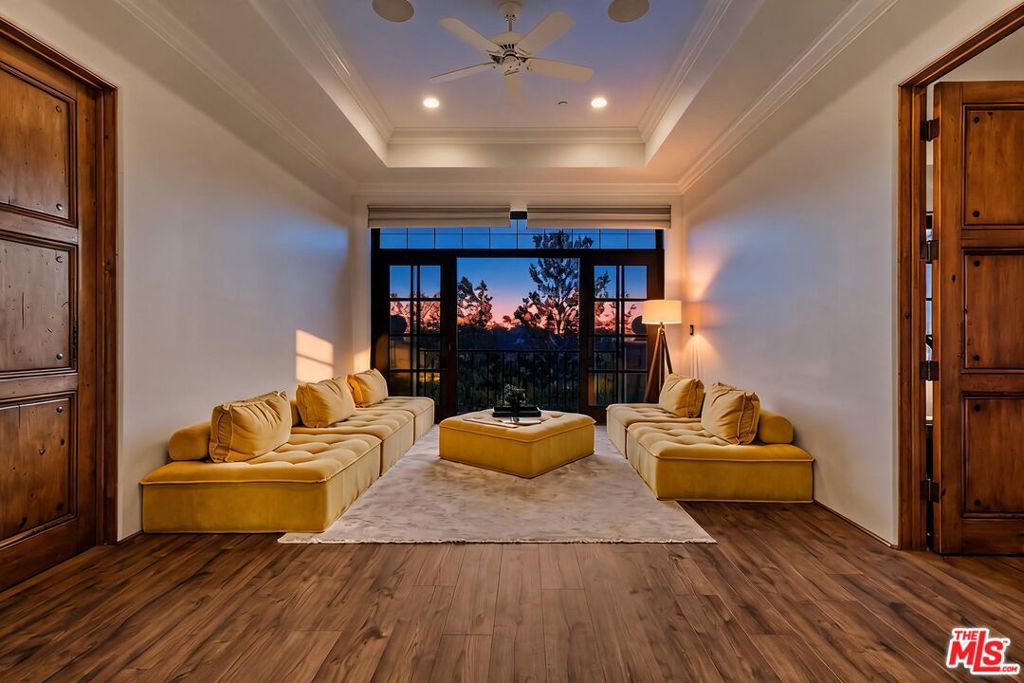 2374 Earls Court Property Photo 39