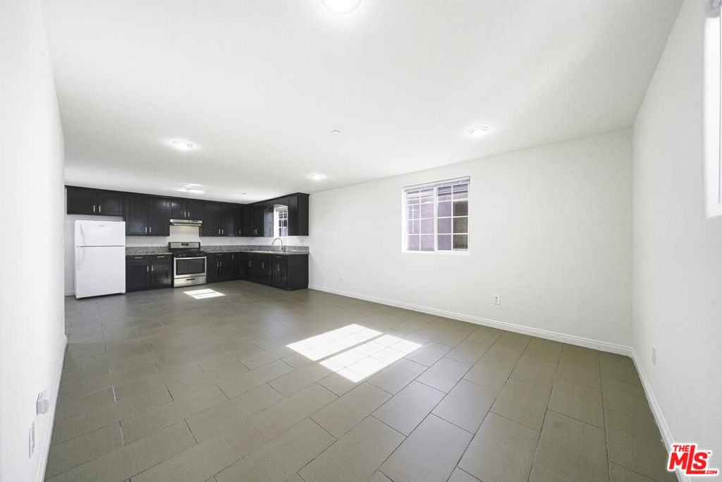 10952 Wilmington Avenue Property Photo 6