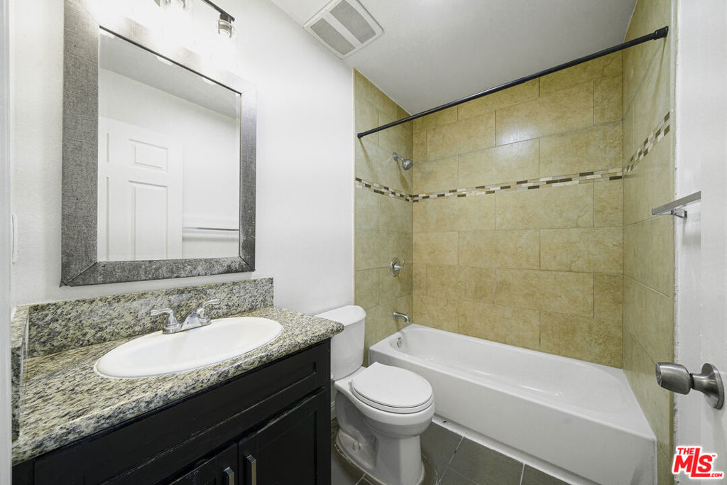 10952 Wilmington Avenue Property Photo 10