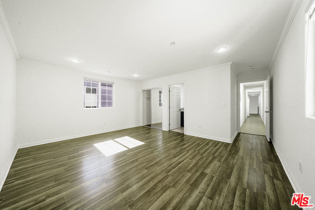 10952 Wilmington Avenue Property Photo 13