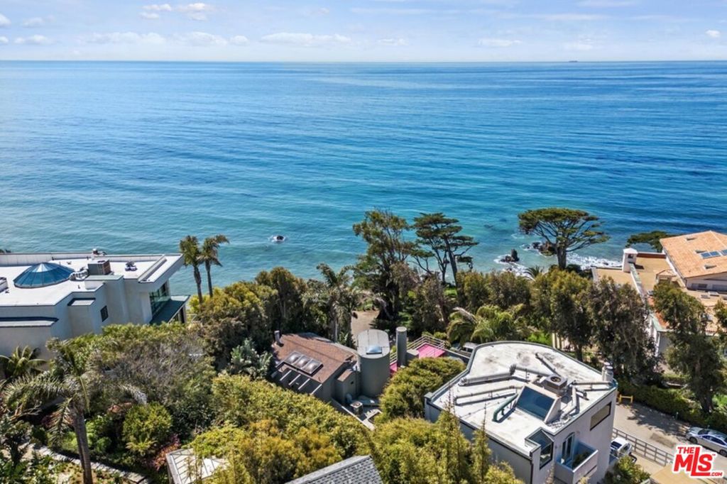 31833 Sea Level Drive Property Photo 2