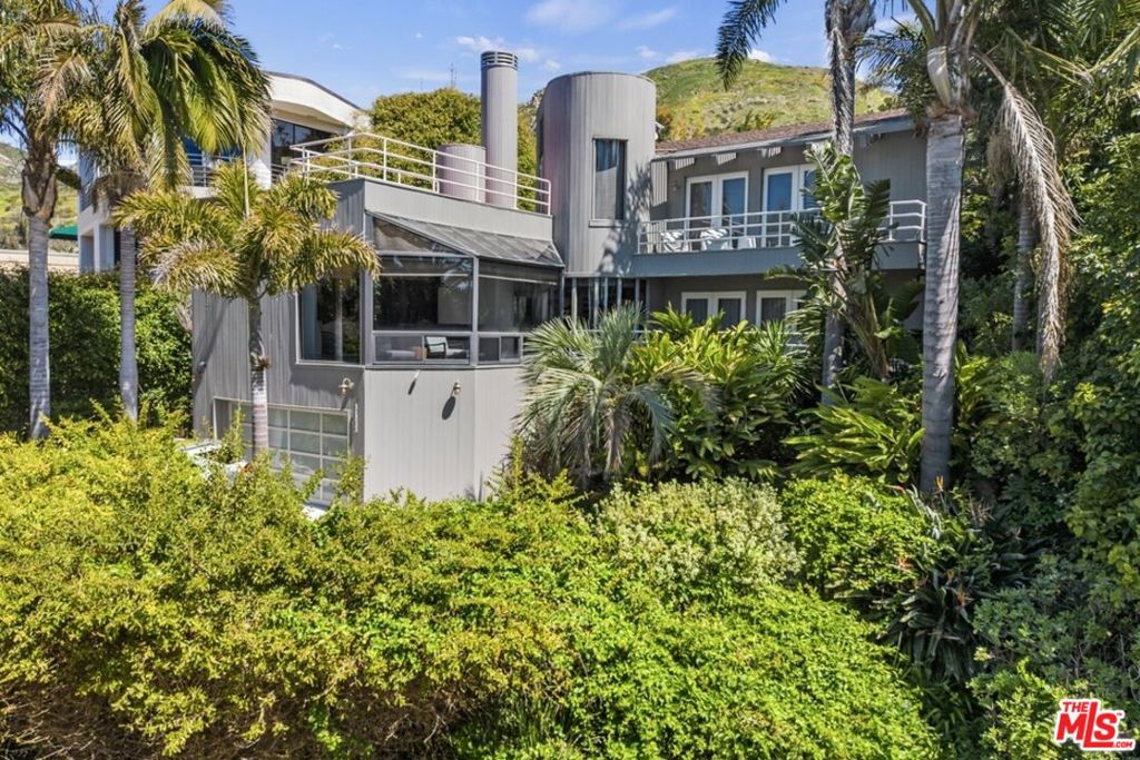 31833 Sea Level Drive Property Photo 4