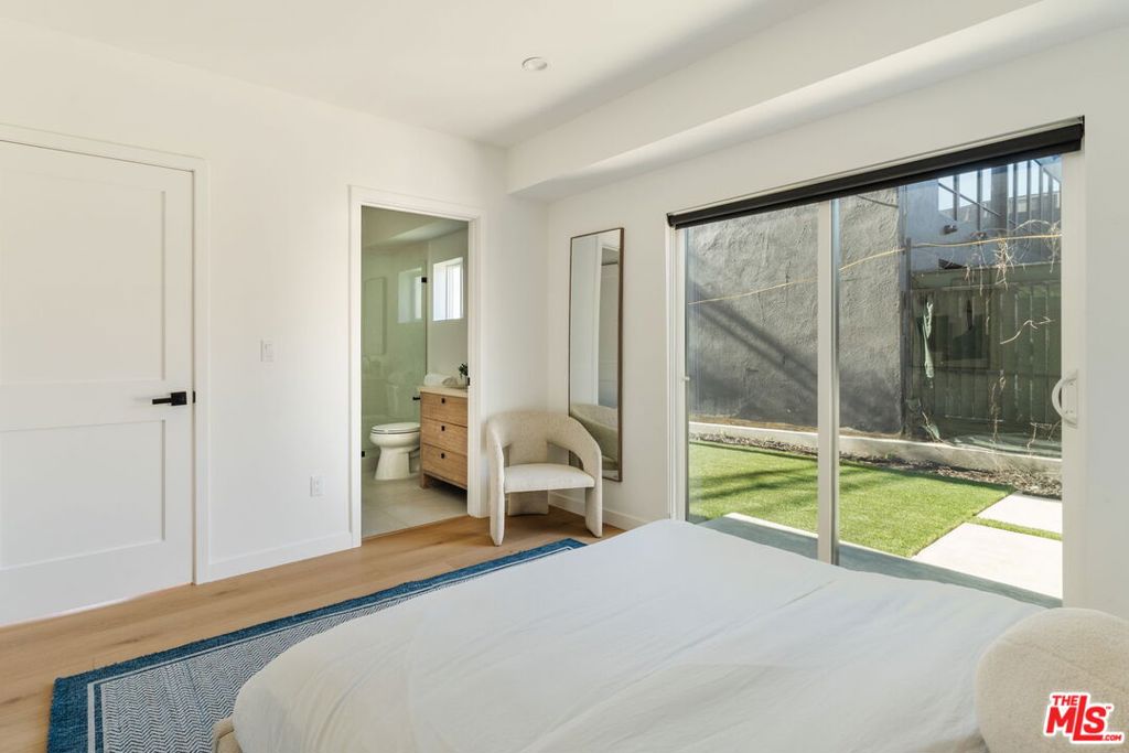 6765 1/2 Lexington Avenue Property Photo 6