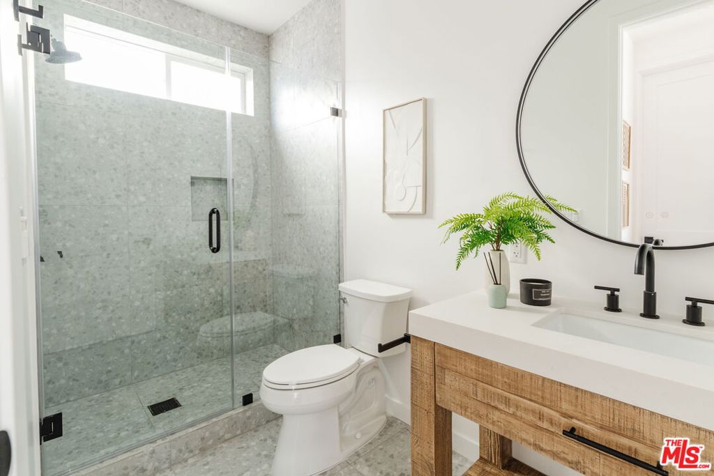 6765 1/2 Lexington Avenue Property Photo 17