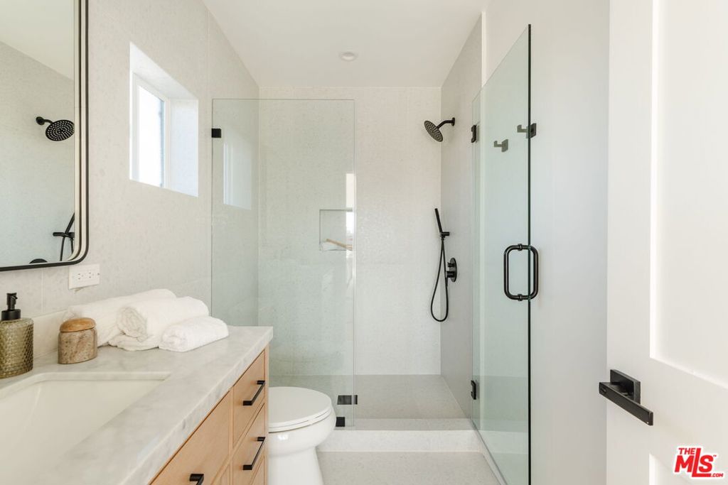6765 1/2 Lexington Avenue Property Photo 24