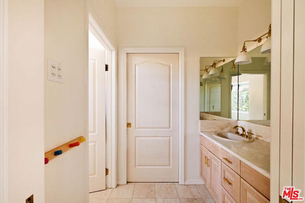 5150 Bellaire Avenue Property Photo 23