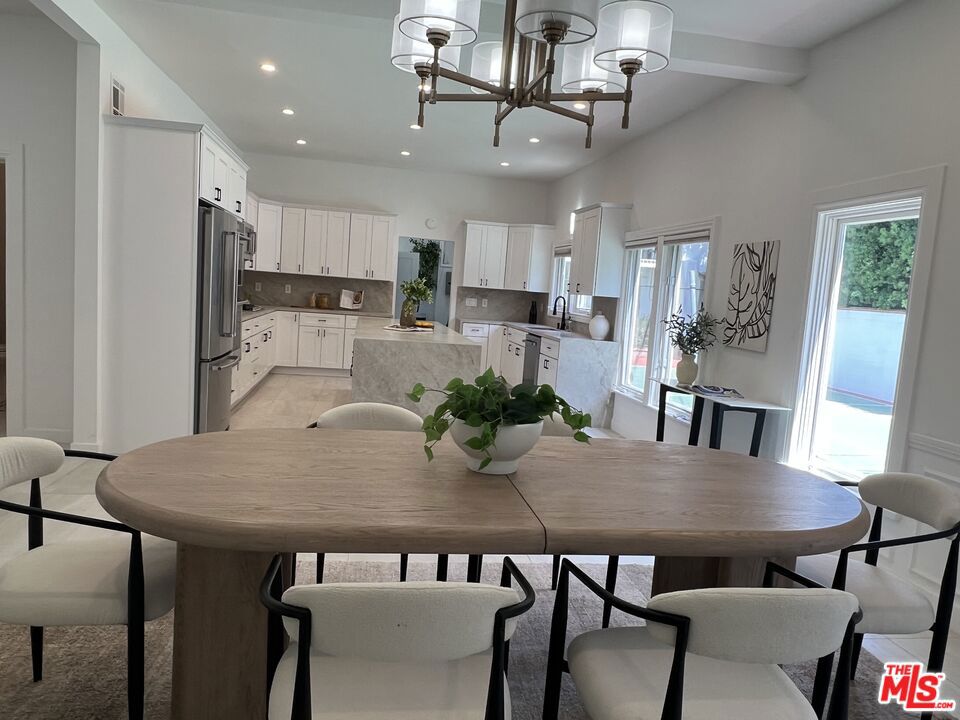 508 N Canon Drive Property Photo 23