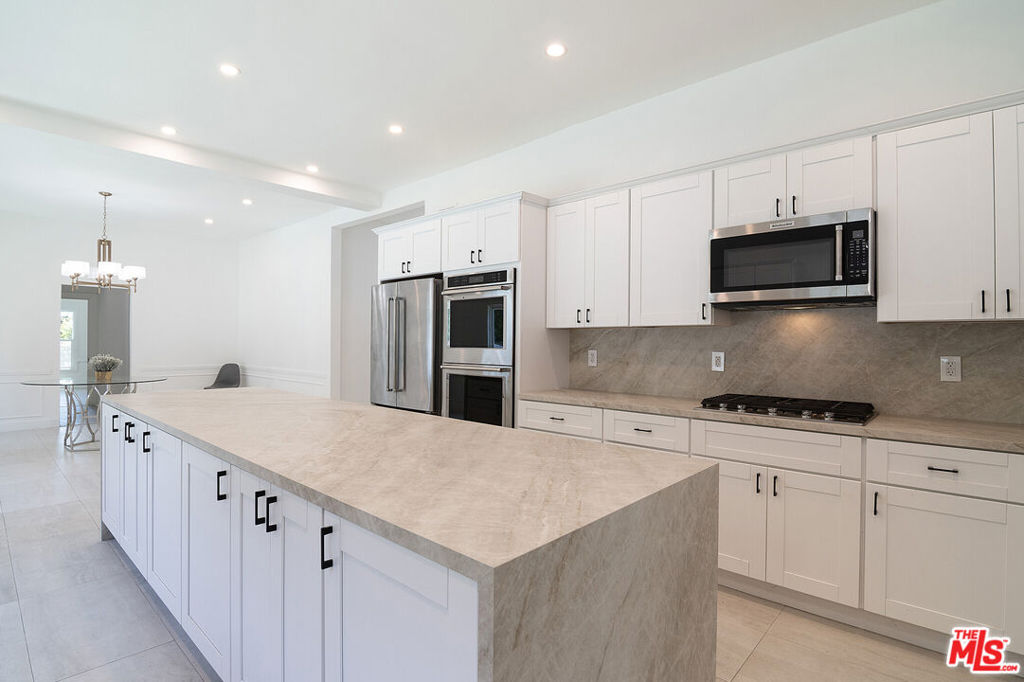 508 N Canon Drive Property Photo 25