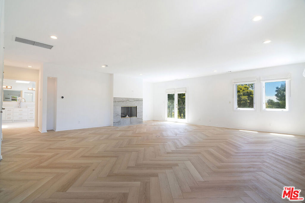 508 N Canon Drive Property Photo 29
