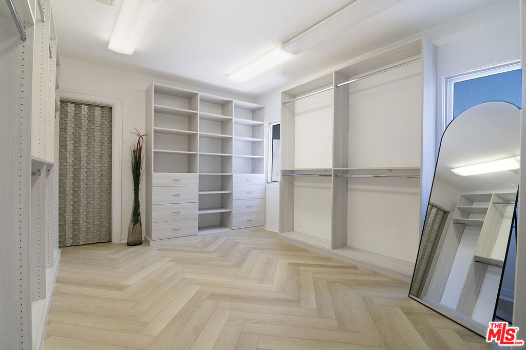 508 N Canon Drive Property Photo 33