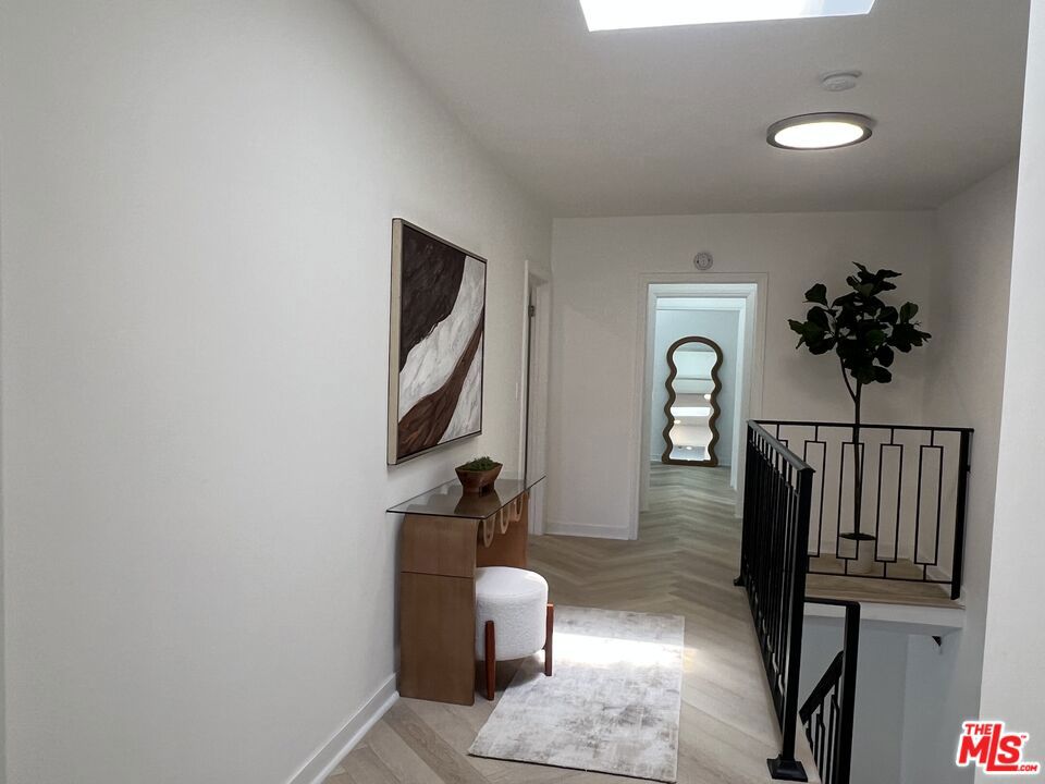 508 N Canon Drive Property Photo 34