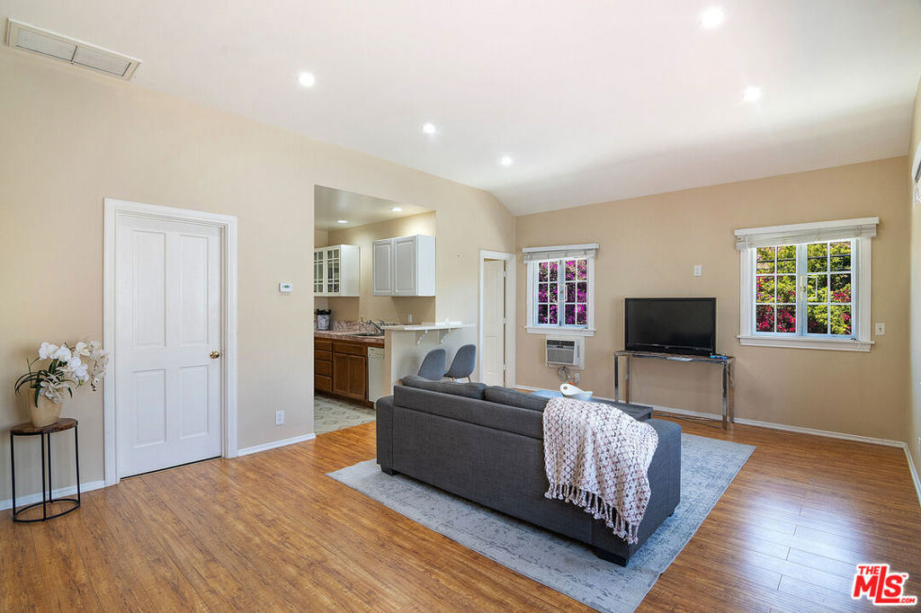 508 N Canon Drive Property Photo 45
