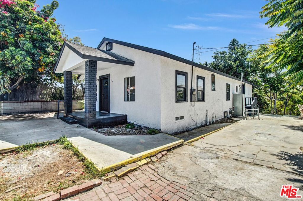 425 N Eastern Avenue Property Photo 1