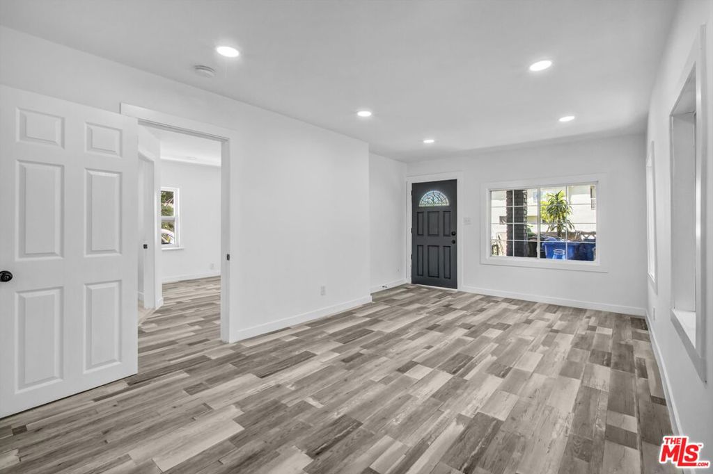 425 N Eastern Avenue Property Photo 10