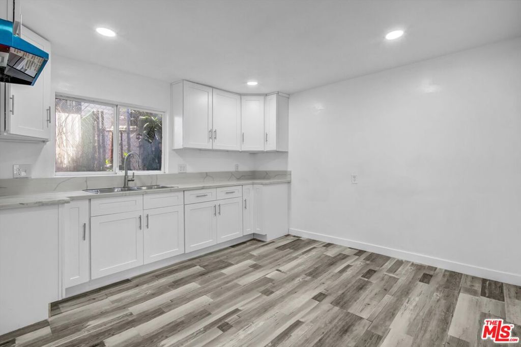 425 N Eastern Avenue Property Photo 11