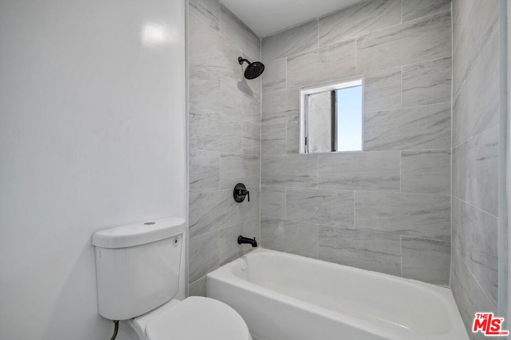 425 N Eastern Avenue Property Photo 33