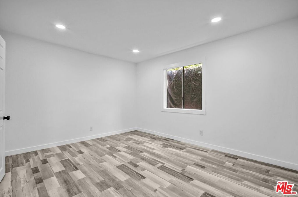425 N Eastern Avenue Property Photo 35