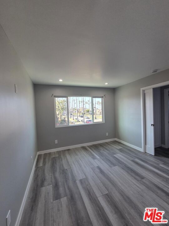 5353 S Harcourt Avenue Property Photo 5