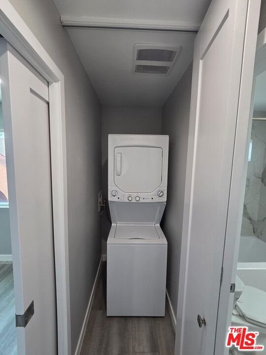 5353 S Harcourt Avenue Property Photo 9