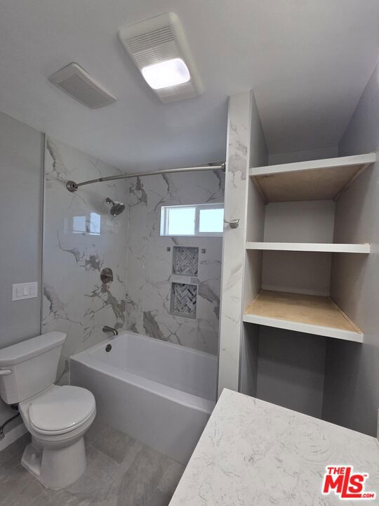 5353 S Harcourt Avenue Property Photo 11