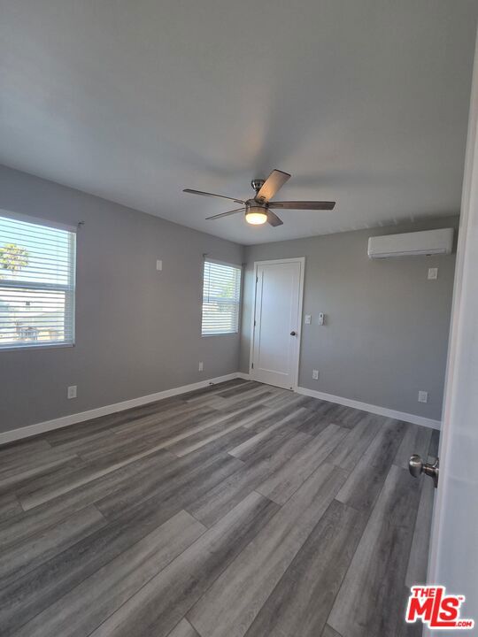 5353 S Harcourt Avenue Property Photo 12