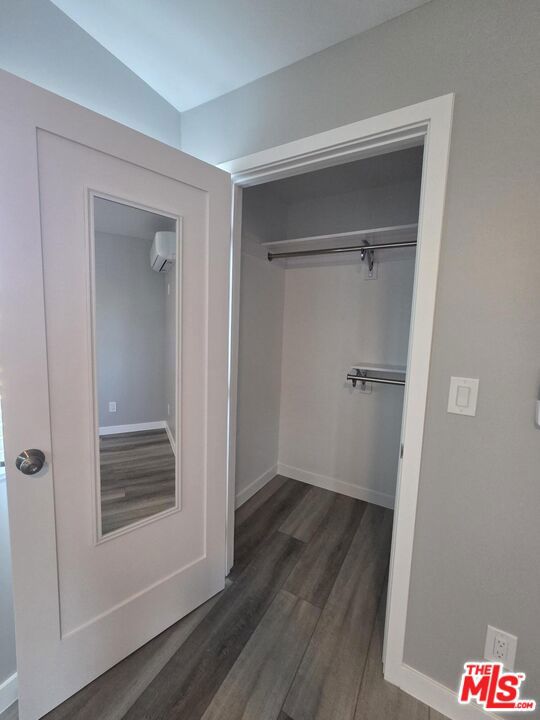 5353 S Harcourt Avenue Property Photo 13