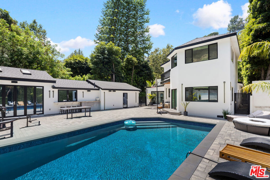 1750 N Beverly Glen Boulevard Property Photo 1