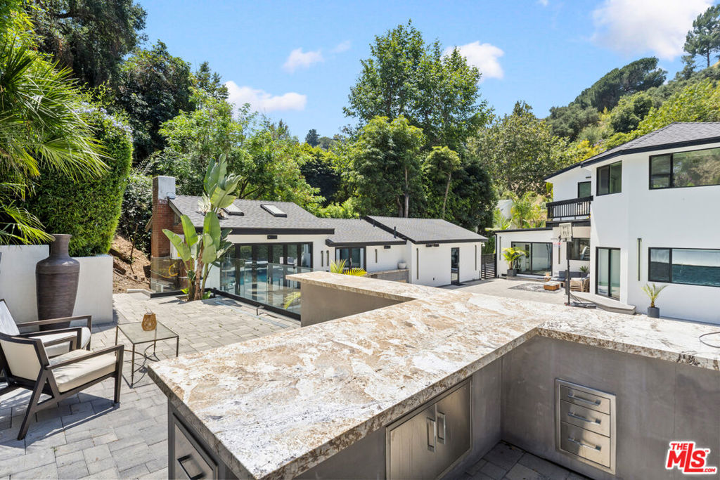 1750 N Beverly Glen Boulevard Property Photo 7