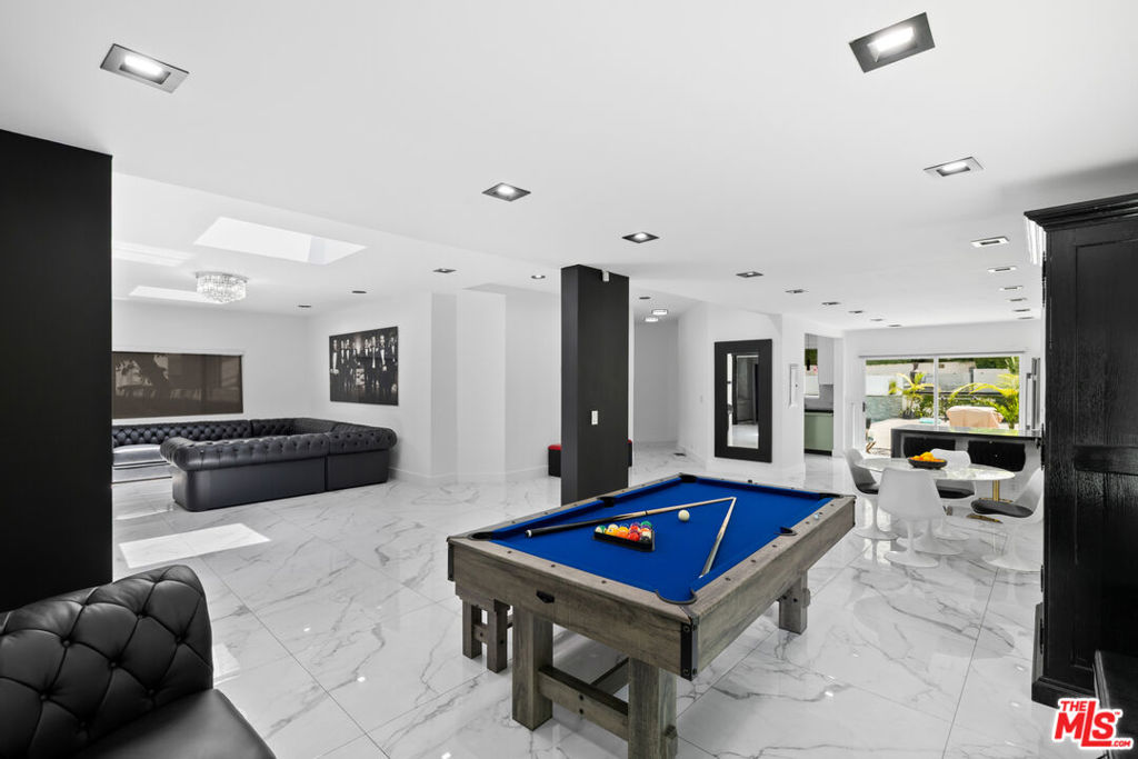 1750 N Beverly Glen Boulevard Property Photo 8