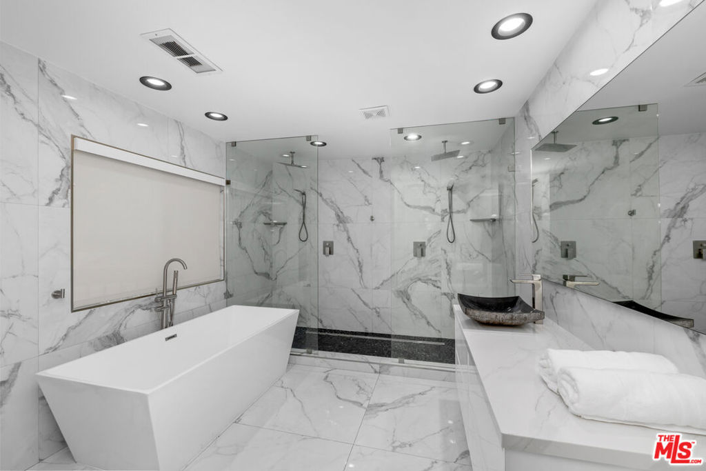 1750 N Beverly Glen Boulevard Property Photo 20