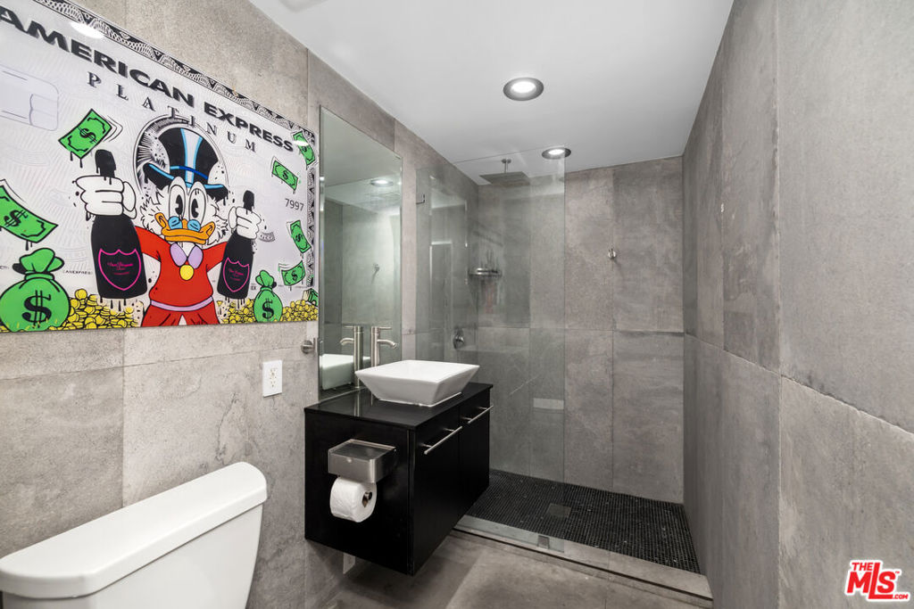 1750 N Beverly Glen Boulevard Property Photo 32