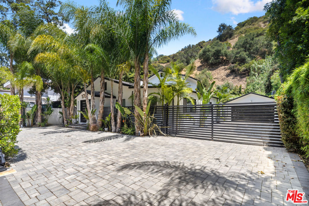 1750 N Beverly Glen Boulevard Property Photo 37