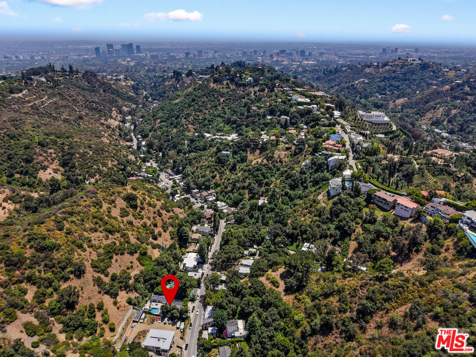 1750 N Beverly Glen Boulevard Property Photo 40
