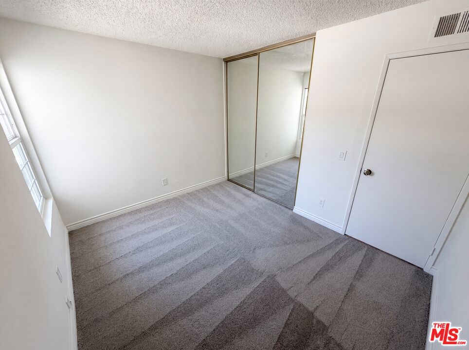 12305 Daisy Court Property Photo 4