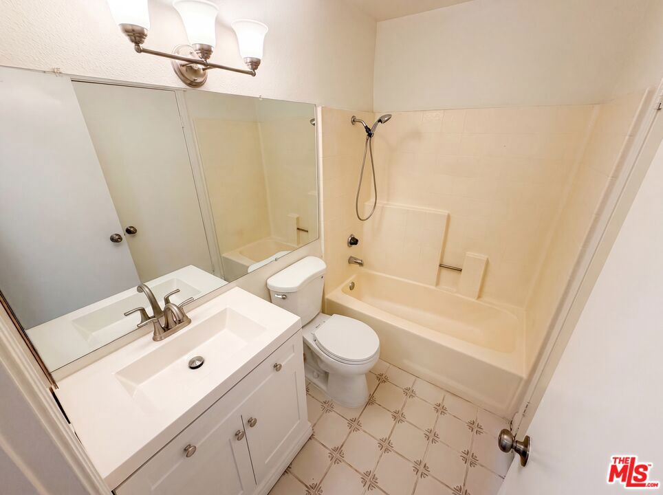 12305 Daisy Court Property Photo 6