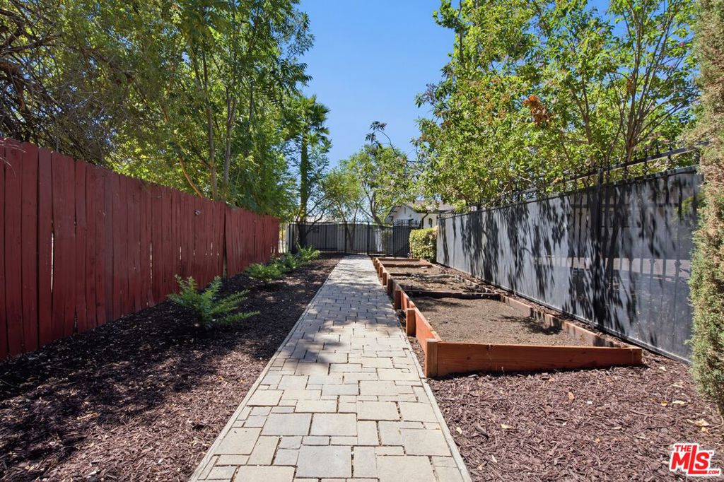 22842 Hatteras Street Property Photo 55