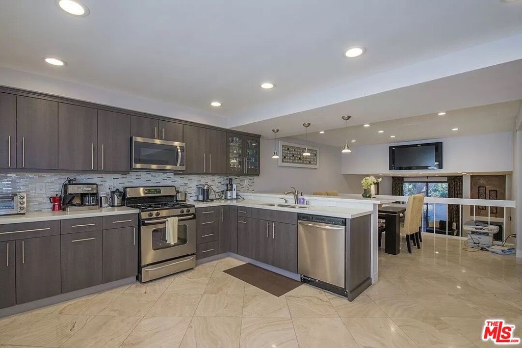 6205 1/2 Nita Avenue Property Photo 6