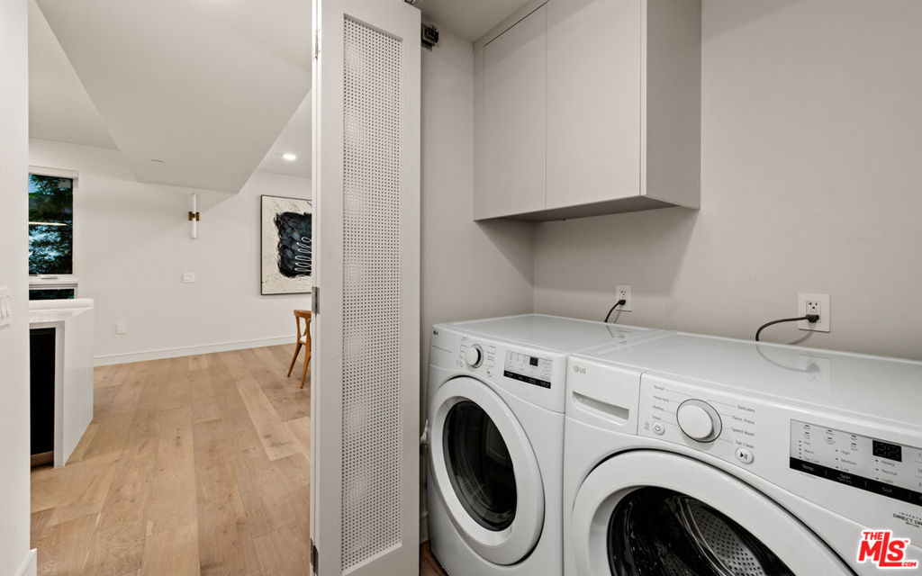 505 S Barrington Avenue 208 Property Photo 14