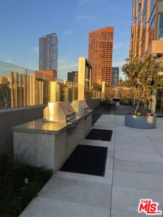 889 Francisco Street 710 Property Photo 8