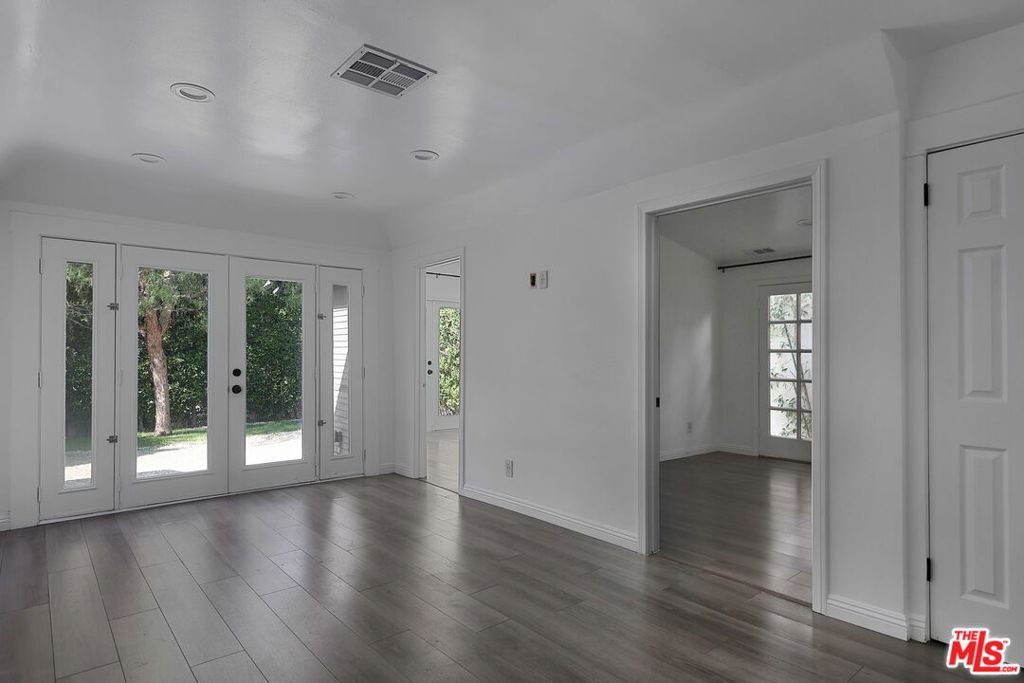 936 N Harper Avenue Property Photo 14