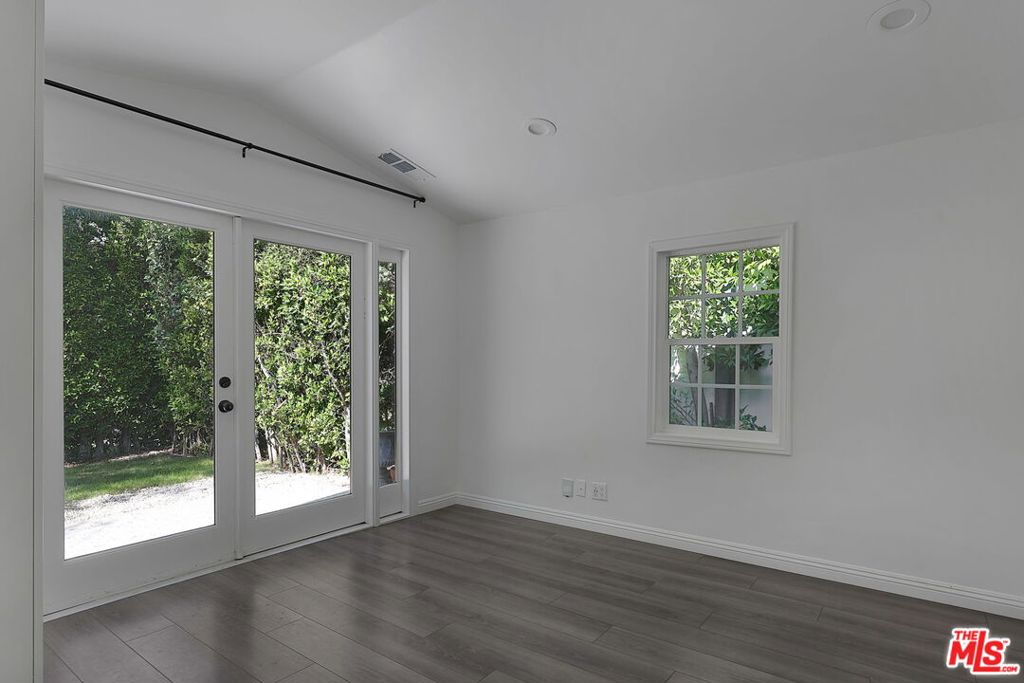 936 N Harper Avenue Property Photo 15