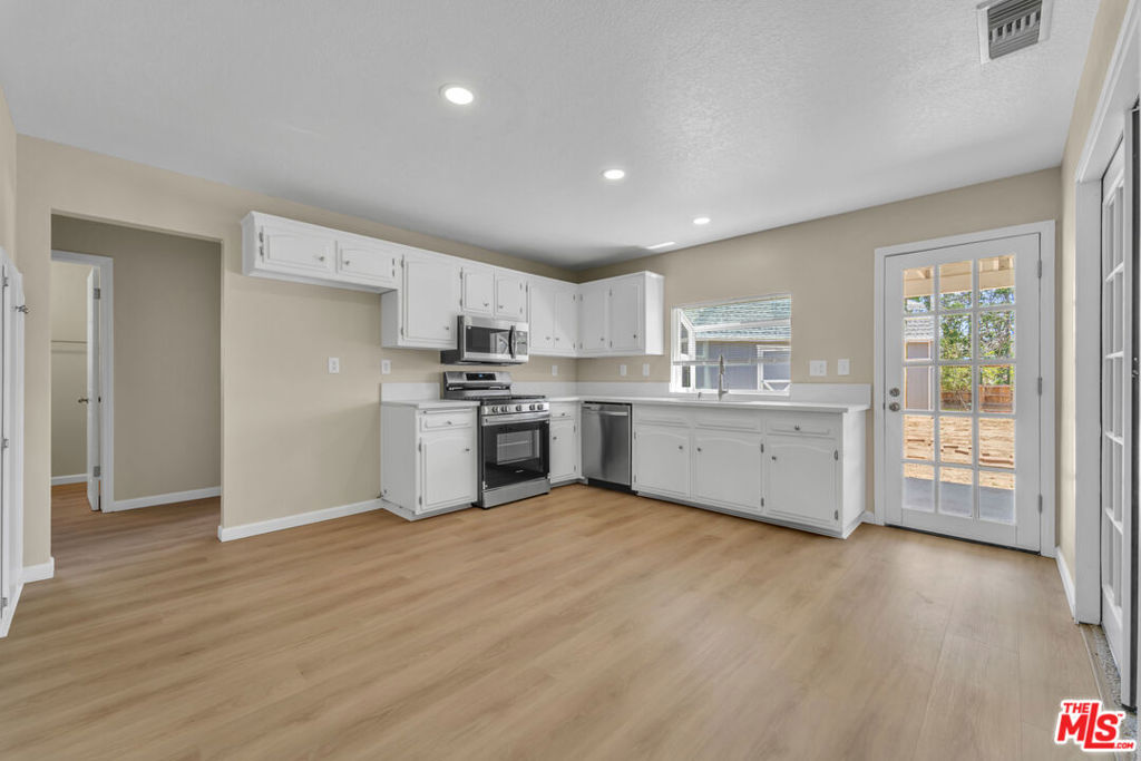 14924 Sunnydale Drive Property Photo 11