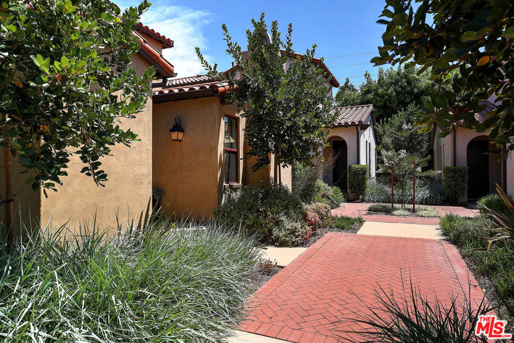 5445 Tree Farm Lane Property Photo 4