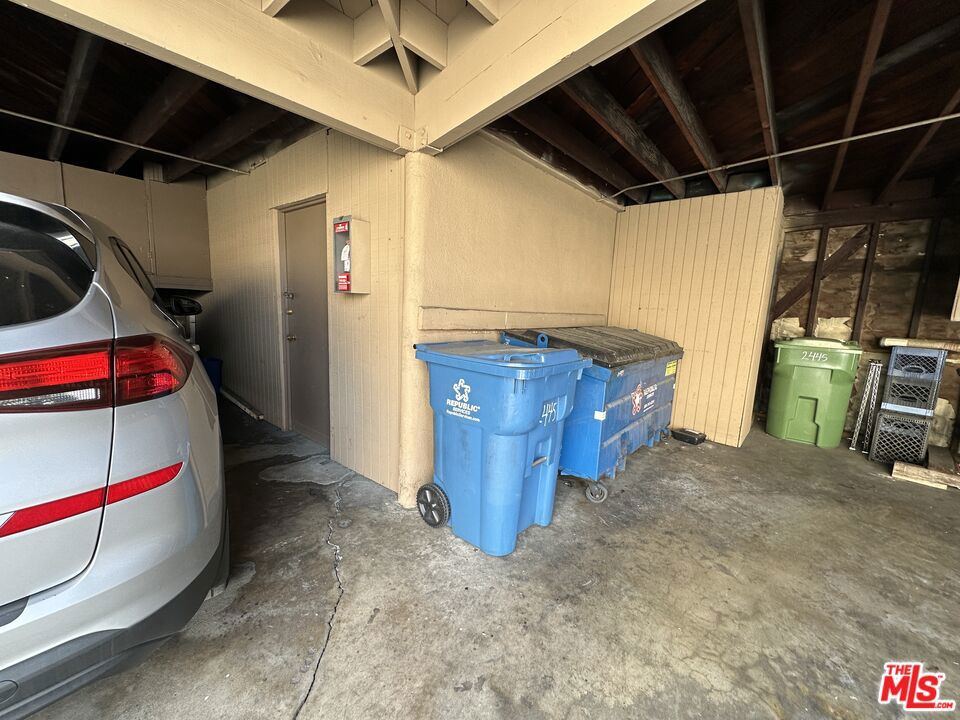 2445 Winthrop Drive Property Photo 4