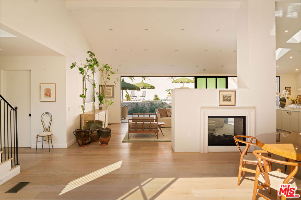 3640 Mandeville Canyon Road Property Photo 3